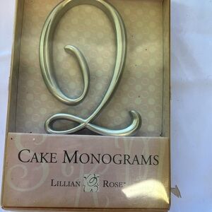 Lillian Rose Silver Cake Monogram 'Q'